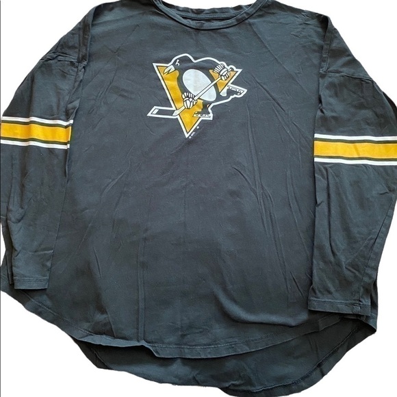 𝅺pittsburgh Penguins Hockey Tshirt size Large 12-14 - Picture 1 of 5